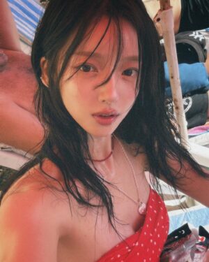 Hong Ji-yoon Instagram - 메리추석 입니다 🏖️ 🌊지중해에서요🌊
