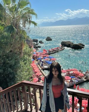 Hong Ji-yoon Instagram - 메리추석 입니다 🏖️ 🌊지중해에서요🌊