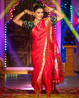 Hrishitaa Bhatt Instagram - On the auspicious occasion of Ganesh Chaturthi, we wish you and your loved ones a joyous celebration filled with prosperity, good fortune, and wisdom. May Lord Ganesha’s blessings guide us towards a path of success, happiness, and harmony.

May this festive season bring new opportunities and growth for you.

Ganpati Bappa Moriya🙏💐

Styled by - @stylebyriyajain
Assisted by- @moreprachi__
Outfit- @jarierabanaras
PR @sonyashaikh
MUA-  @manish_kerekar
Hair by - @bollywoodhairartist
Clicked by - @anirudh_ramteke @abhi_nair1997
Managed by - @moushumibanerji