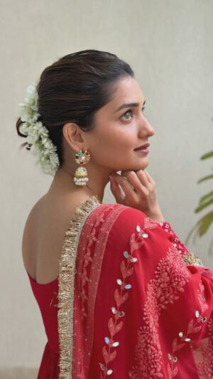 Hruta Durgule Instagram - Said Yes to the Red dress 🫠✨

Outfit by @aakriti_by_nandita
Jewellery by @the_jewel_gallery
Styled by @shalmalee_t 
Hair By @hairandmakeupbyradhe 
Makeup By Yours Truly 🫠

#dahihandi2024 #grateful #positivevibes #blessed #happy #eventdiaries #hrutadurgule