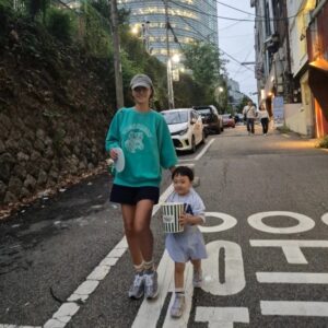 Hwang Jung-eum Instagram - 햅삐데이🩷🧡💛💚💙🩵