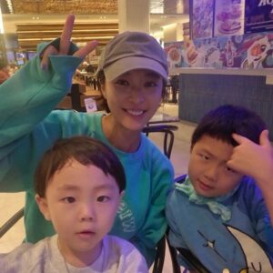 Hwang Jung-eum Instagram - 햅삐데이🩷🧡💛💚💙🩵