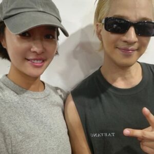 Hwang Jung-eum Instagram - 오랜만에 잘흔드는애랑 흔들고옴