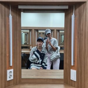 Hwang Jung-eum Instagram - 오랜만에 잘흔드는애랑 흔들고옴