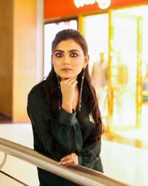 Idhika Paul Instagram - Free Spirit Alert! 🆘

Costume: @goindrilaofficial 
Styling : @horeayan 
Makeup : @mondalbiplab016 

#latepost #newpost #trendingnow #costumedesigner #launch #party #shootlife #actinglife #actorlife #actorslifestyle #lifestyle #camera #action #shootout 

#idhika_paul_official