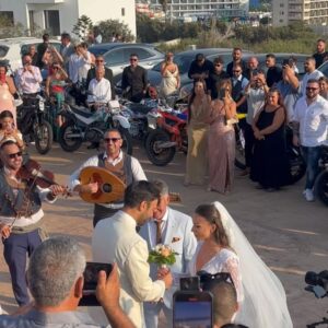 Ifigeneia Tzola Instagram - 🤍🔗Να ζήσετε!!! Να είστε παντα ευτυχισμένοι με υγεία και ο,τι αγαπάτε να το έχετε !!!🤍💎
Τιμή μου που ήμουν κοντά σας αυτή τη στιγμή

📍Dress : @theomdesigncy 💙

#weddingday #cyprus