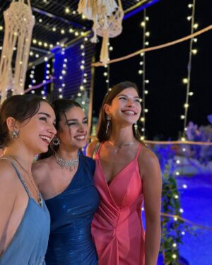 Ifigeneia Tzola Instagram - 🤍🔗Να ζήσετε!!! Να είστε παντα ευτυχισμένοι με υγεία και ο,τι αγαπάτε να το έχετε !!!🤍💎
Τιμή μου που ήμουν κοντά σας αυτή τη στιγμή

📍Dress : @theomdesigncy 💙

#weddingday #cyprus