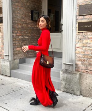 Ilse Salas Instagram - El vestido rojo @ferragamo 🥰  styling :  @candanoclau  Y riendo porque ¡hay motivos !