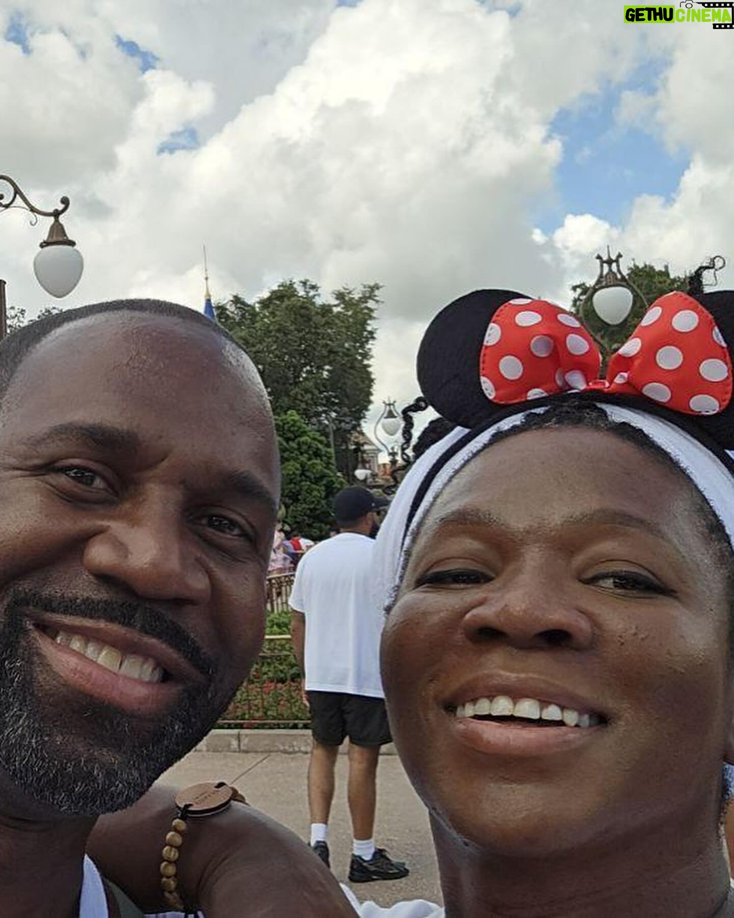 India.Arie - 73.4K Likes - Random Beautiful Things from the summer its been good.
Thanks Bro for taking us ALL to Disney ~ 45 years after our first time. 😇
Theres a little secret about an upcoming event in here 😉
what yall doing September 9?
The last slide tho. my FIRST professional engagement ~ was on a boat. 1999
Time keeps on tickin into the future.
#randomneautifulthings #ripbizmarkie #yellow