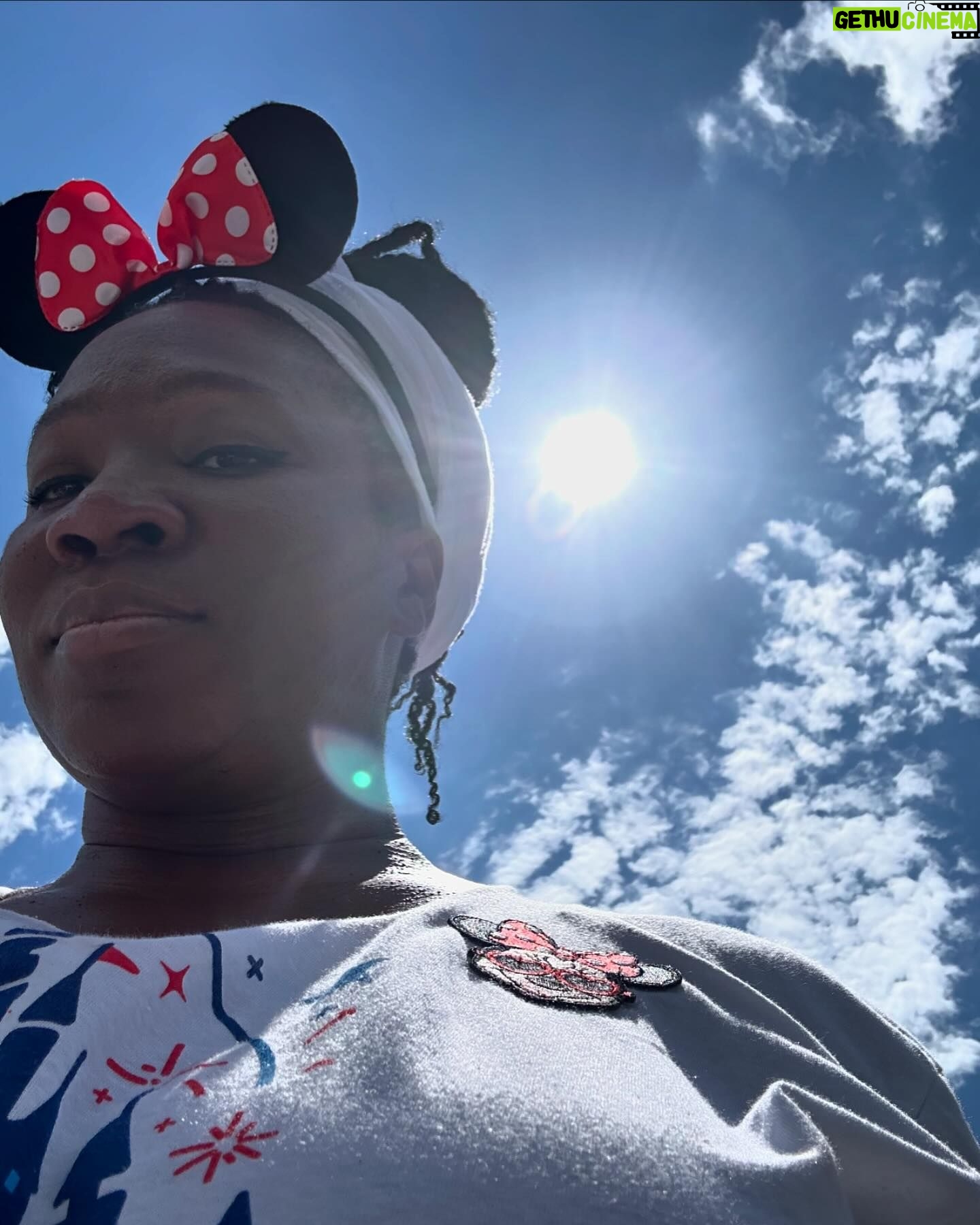 India.Arie - 73.4K Likes - Random Beautiful Things from the summer its been good.
Thanks Bro for taking us ALL to Disney ~ 45 years after our first time. 😇
Theres a little secret about an upcoming event in here 😉
what yall doing September 9?
The last slide tho. my FIRST professional engagement ~ was on a boat. 1999
Time keeps on tickin into the future.
#randomneautifulthings #ripbizmarkie #yellow