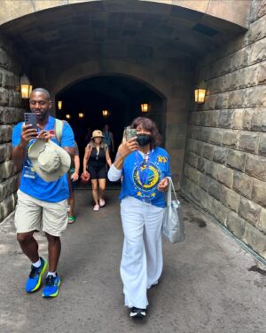 India.Arie Instagram - Random Beautiful Things from the summer its been good.

Thanks Bro for taking us ALL to Disney ~ 45 years after our first time. 😇 

Theres a little secret about an upcoming event in here 😉
what yall doing September 9? 

The last slide tho.  my FIRST professional engagement ~ was on a boat. 1999

Time keeps on tickin into the future. 

#randomneautifulthings  #ripbizmarkie #yellow