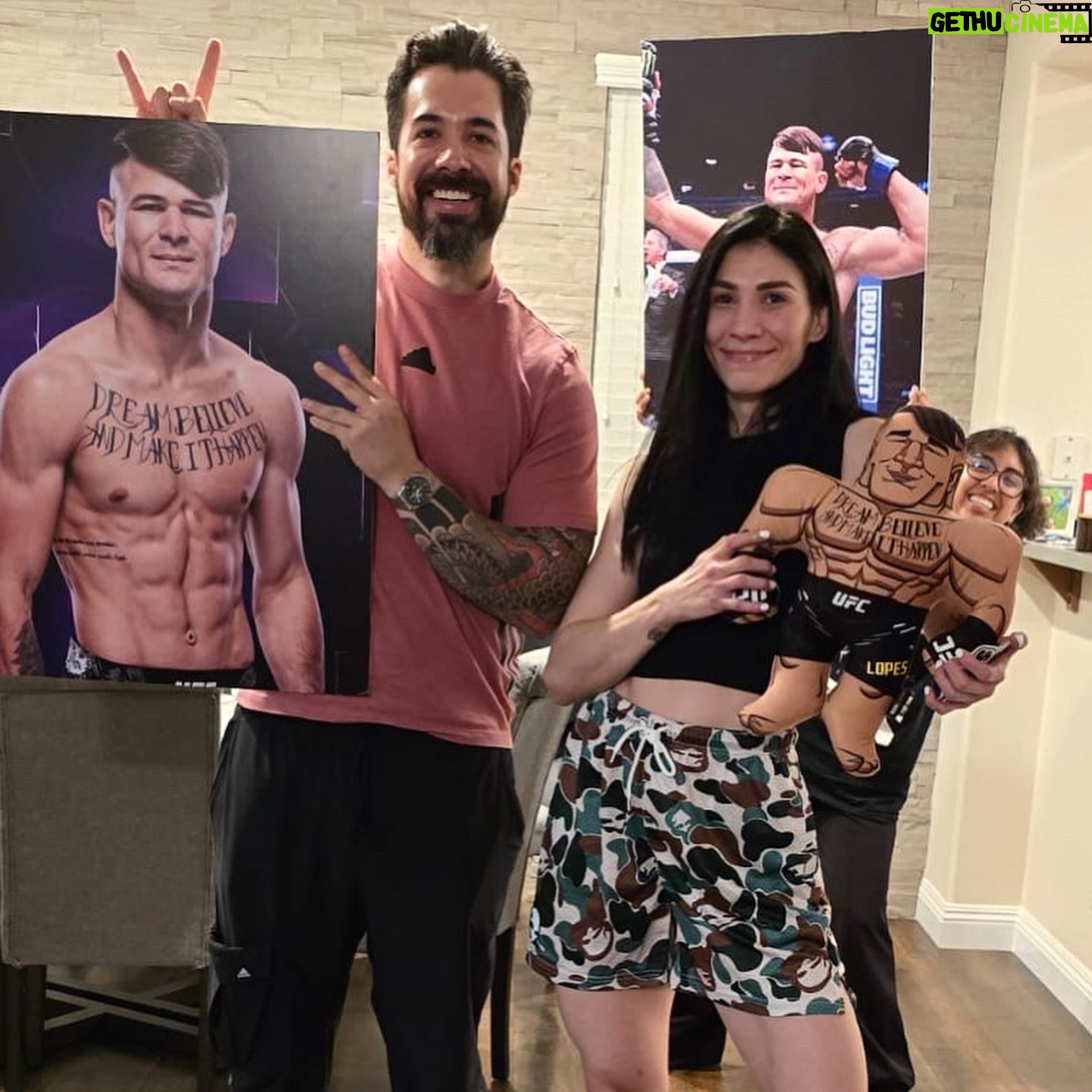 Irene Aldana - 9.4K Likes - Nos dió mucho gusto visitar a @diegolopesmma 🤩💪🏼
#ufc #team #teammates #coaches #lasvegas #nocheufc #diegolopes