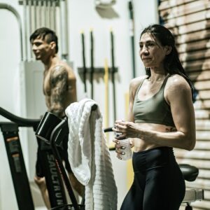 Irene Aldana Instagram - Sudados y contentos 😊💦

@sianya___film 📷 
#ufc #nocheufc #vegas #mma #sweat #happy #sweatty #cardio