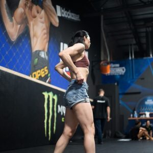 Irene Aldana Instagram - Ya se me caen los shoressss 😅💀👻💦

📷 @sianya___film 
#ufc #nocheufc #mma #training #bantaweight #vegas