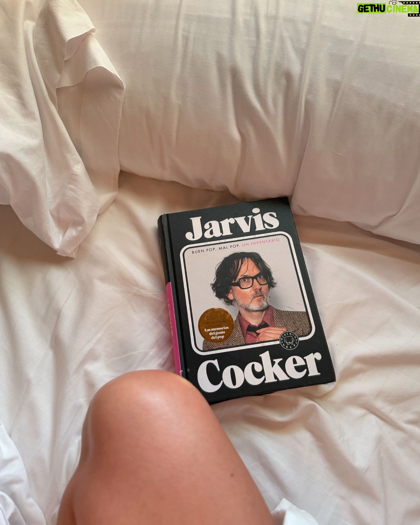 Irene Montalà - 5.6K Likes - Esta mañana, este libro y este rayo de sol.
Estoy aquí.
@wecampsites