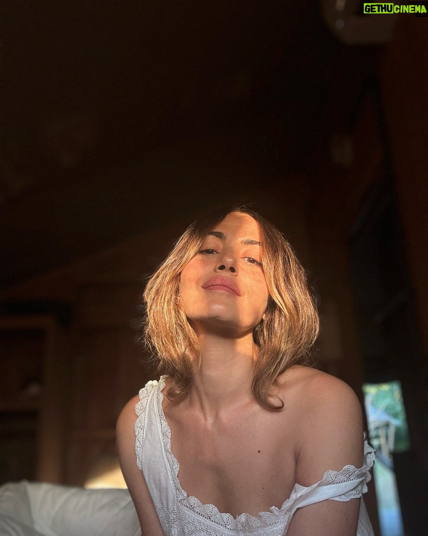 Irene Montalà - 5.6K Likes - Esta mañana, este libro y este rayo de sol.
Estoy aquí.
@wecampsites