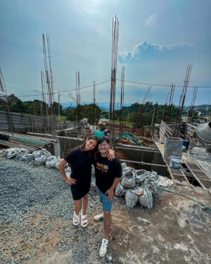 Isabel Oli Instagram - Site visit! 🏡 🙏🏽

@dspratsconstruction