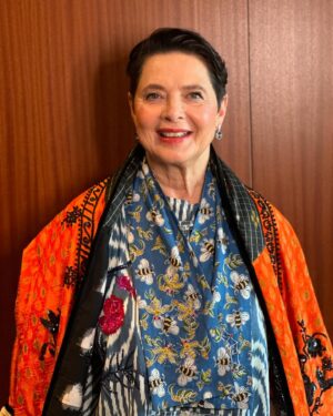 Isabella Rossellini Instagram - My looks at the Toronto film Festival thanks to @azraredmakeup @peterbutlerhair for premieres of film CONCLAVE @tiff_net .  @lancomeofficial 
Lipstick “ Drama Ink “ ,foundation “ teint idole  ultra wear ”, mascara “ hypnose” , eyeliner “ le stylo waterproof “ dresses @nazzybeglari