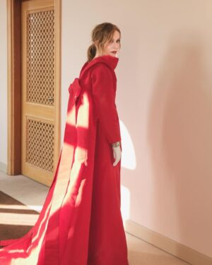 Isabelle Huppert Instagram - 🌹
@balenciaga
@cartier
@charlottetilbury