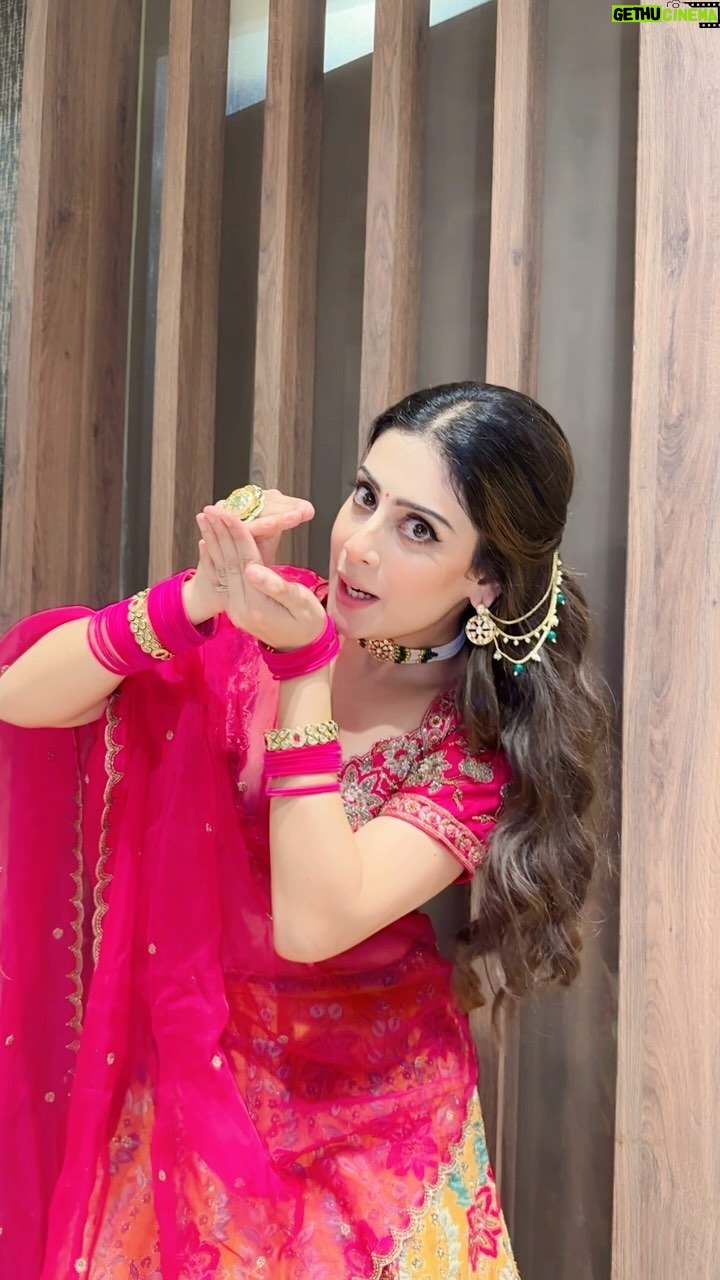 Isha Malviya - 697.2K Likes - Haan ke haan?š
.
just a random reel because i am in love with this #janmasthami look.š
.
Outfit @vaishaliagarwal_ @oakpinionpr
Styled by @anshudixit__
.
#ishamalviya #trendingnow #randomreel #haankehaan #traditional #dahihandi