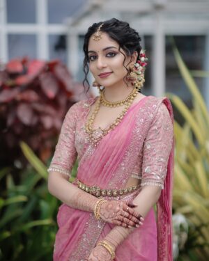 Ishaani Krishna Instagram - Sister of the Bride 😌🩷✨

Images shot by : @_stories_by_mathews__ 

Half Saree Skirt, Blouse and Shawl stitched to perfection by : @santinni.in ✨

Saree from : @mloft_by_joeljacobmathew 

Hair and Make up : @brahma_hairandmakeup