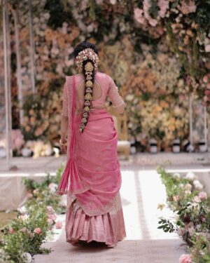 Ishaani Krishna Instagram - Sister of the Bride 😌🩷✨

Images shot by : @_stories_by_mathews__ 

Half Saree Skirt, Blouse and Shawl stitched to perfection by : @santinni.in ✨

Saree from : @mloft_by_joeljacobmathew 

Hair and Make up : @brahma_hairandmakeup