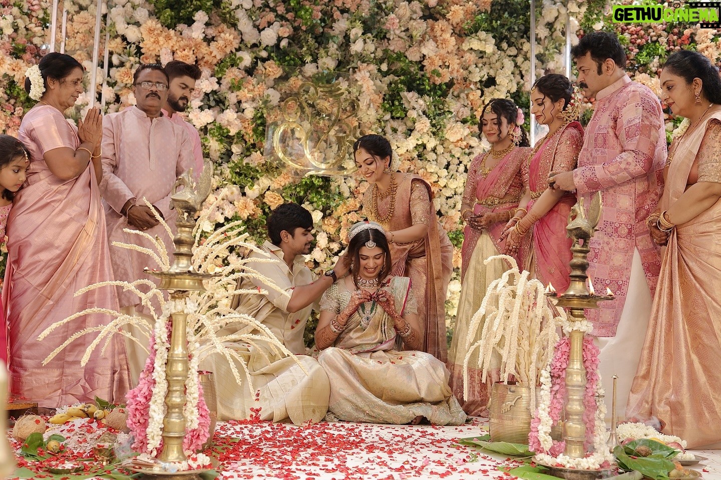 Ishaani Krishna - 246.5K Likes - Wishing Ozy and Aswin a lifetime of happiness 🤍🤍🤍
Images Shot by : @skabhijithphotography
Saree : @mloft_by_joeljacobmathew
Stitched by : @santinni.in
Make up and Hair : @brahma_hairandmakeup