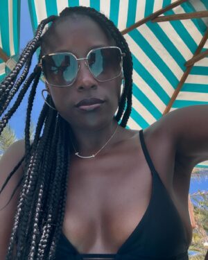 Issa Rae Instagram - 🏝️ Mykonos with Myfolks 🥰 Yamas! 🥂