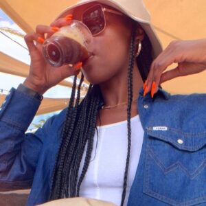 Issa Rae Instagram - 🏝️ Mykonos with Myfolks 🥰 Yamas! 🥂