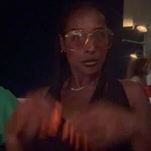 Issa Rae Instagram - 🏝️ Mykonos with Myfolks 🥰 Yamas! 🥂