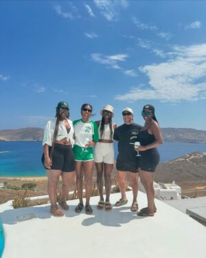 Issa Rae Instagram - 🏝️ Mykonos with Myfolks 🥰 Yamas! 🥂