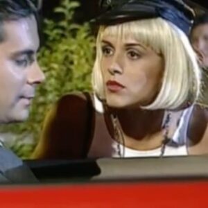 Ivette Vergara Instagram - Hoy me enviaron este video de cuando tenía 25 años y trabajé junto al querido Felipe Camiroaga…estos días más que nunca presente en nuestros recuerdos y de todo el país… Recordar esos momentos me llena de nostalgia y gratitud por los grandes momentos que he vivido en mi carrera…he tenido la oportunidad de conocer a gente increíblemente carismática y talentosa, personas que no solo marcaron mi vida profesional, sino también mi vida personal. Felipe, en particular, me enseñó tanto sobre el valor de la sencillez, el trabajo en equipo, y el poder del humor y la sonrisa para cambiar el día de alguien. Es un privilegio mirar atrás y ver cómo cada momento, cada encuentro, ha contribuido a formar la persona y profesional que soy hoy. ¡Gracias a todos los que han sido parte de este viaje increíble! Y especialmente en este recuerdo un beso al cielo para nuestro querido Felipe…siempre presente en nuestros ♥️

Video completo 👉🏼 https://vm.tiktok.com/ZMrwYD6xS/

#Recuerdos #FBF #recuerdosinolvidables #humor #MemoriasInolvidables #tvn #recuerdosDeTV #AprendizajesDeVida #CarreraProfesional
#Nostalgia #LeyendasDeTV #MomentosEspeciales #GraciasPorTodo #Homenaje