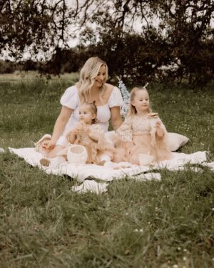 Jade Mead Instagram - Family ❤️

@realryanmead 
@marli.and.lottie 
@lauren_anne_photography 
@beforeeverkids 

#family #familyphotoshoot #perth #perthfamilies #perthsmums #perthmumsandbubs