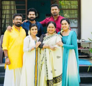 Janaki Sudheer Instagram - Onam wishes frm vasutha family 🎥📺#keralawedding #godsowncountry #keralaphotography #uzbekistan #mallugram #thrissur #ona #sareelove #setmundu #onamission #celebration #k #keralasarees #onajonim #trivandrum #kasavusaree #keralastyle #kasavu #indian #kozhikode #keralafestival #photooftheday #keraladiaries #keralagallery #video #uz #instadaily #likeforlikes #mollywood #like