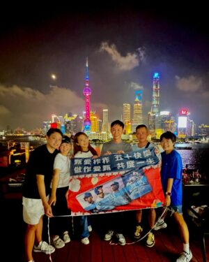 Jane Lee Instagram - 在永遠看不膩的外灘
祝你50生日快樂🥳 
#hb #色戒酒吧 #無敵夜景