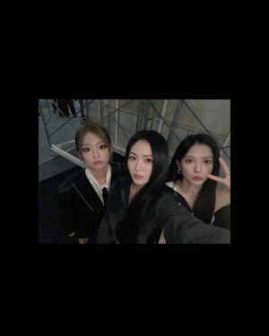 Jang Ye-eun Instagram - 🖤