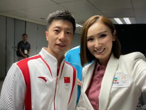Janis Chan Instagram - 我係小粉絲 
奧運場上嘅佢哋令我睇到熱血沸騰
私底下嘅佢哋好似朋友一樣親切可愛
出場前喺後台同佢哋傾下計
行程真係超級忙碌呢
希望你哋有時間
食個蛋撻菠蘿包
嘆杯靚奶茶￼

😉⭐️⭐️⭐️⭐️⭐️

歡迎隨時嚟香港呀！
榮幸為你們主持 🙌🏻

@cyw615 is super nice 
@changyani000 is super cute 

#奧運健兒大匯演
#我係小粉絲
#respects 
#salutes
#thankyou