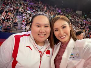 Janis Chan Instagram - 我係小粉絲 
奧運場上嘅佢哋令我睇到熱血沸騰
私底下嘅佢哋好似朋友一樣親切可愛
出場前喺後台同佢哋傾下計
行程真係超級忙碌呢
希望你哋有時間
食個蛋撻菠蘿包
嘆杯靚奶茶￼

😉⭐️⭐️⭐️⭐️⭐️

歡迎隨時嚟香港呀！
榮幸為你們主持 🙌🏻

@cyw615 is super nice 
@changyani000 is super cute 

#奧運健兒大匯演
#我係小粉絲
#respects 
#salutes
#thankyou