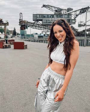 Jasmin Wagner Instagram - Anzeige | Throwback to my Festival Summer with @buffaloshoes 
Habt ihr dieses Jahr ein Festival besucht? Wenn ja, welches? 

#festivalsummer #sommer #festival #meltfestival #outfitoftheday #look #thelook #blümchenxbuffalo #blümchentour #blümchen2024