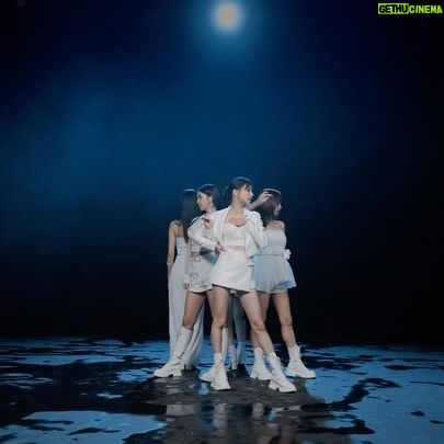 Jei - 5.2K Likes - 피에스타가 12주년을 기념해서
짠해(You're pitiful)2024 버전을 발매했습니다!
직접 앨범을 제작하는 건 처음이라
중간중간 어려운 점들도 많았지만
정말 행복했고 소중한 작업이었어요
피에스타가 다시 모일 수 있도록
시작부터 끝까지 서포트 해 준 울 차오루 언니
정말 다시 한번 고맙다고 꼭 전하고 싶어요!
그리고 각자 일로 바쁨에도 불구하고
두발 벗고 뛰었던 울 멤버들도
너무 고마워용!!
피에스타여서 너무 행복하고 감사해요🥹
인생의 한 챕터를 함께했던 피에스타와
피에스타를 위해 열심히 일해주시고 도와주셨던 많은 분들
그리고 팬분들께 선물이 되는 앨범이길 바랍니다
사랑합니다🫶🏻
#피에스타 #짠해 #짠해2024 #차오루 #예지 #린지 #혜미 #재이