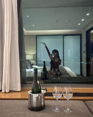 Jei Instagram - 생일인 것도 까묵고 있었음🥹
너무나 많은 분들이 축하해주셔서
햅삐한 생일이었습니다💋
#HBD #재이