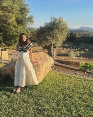 Jenna Coleman Instagram - Summer spent cookin’ 🐣