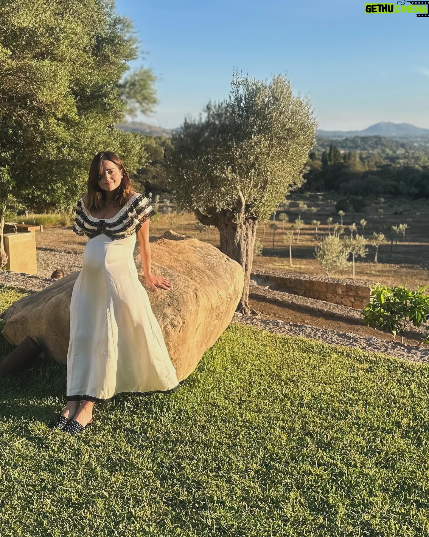 Jenna Coleman - 128.6K Likes - Summer spent cookin’ 🐣