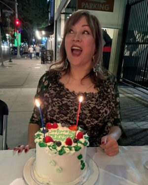 Jennifer Tilly Instagram - Birthday month begins! 🎂 Thank you @jewelrygurl and @lionelgeneste for the lovely early birthday dinner!