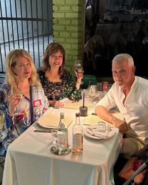 Jennifer Tilly Instagram - Birthday month begins! 🎂 Thank you @jewelrygurl and @lionelgeneste for the lovely early birthday dinner!