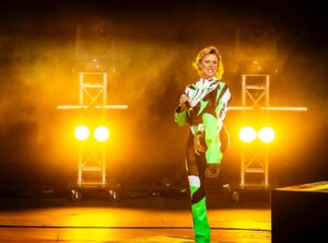Jennifer Weist Instagram - Diese Woche spiele ich mein letztes Konzert des Jahres. Würde mich freuen, wenn ihr dabei seid. Auf dem Laternenfest in Halle, um 22:30 Uhr ❤️ #laternenfesthalle #umsonstunddraussen