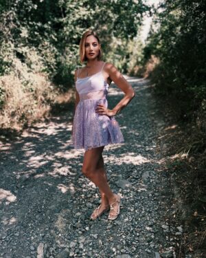 Jennyfer Chachat Instagram - #collaborationcommerciale 
 𝗟’𝗼𝗿 𝗯𝗿𝗶𝗹𝗹𝗲 𝗺ê𝗺𝗲 𝗱𝗮𝗻𝘀 𝗹𝗮 𝗯𝗼𝘂𝗲 ✨
 
𝗖𝗼𝗱𝗲 𝗽𝗿𝗼𝗺𝗼 : 𝗷𝗲𝗻𝗻𝘆𝗕𝗧𝗦 
Réduction supplémentaire sur les offres en cours de -15% des 29€ d’achat, et -20% des 69€ d’achat. 

Code de recherche : MHSJ5 

Rdv dès maintenant sur @sheinfrance_ @sheinofficial pour bénéficier de jusqu’à -60% de réductions supplémentaires sur les produits sélectionnés pour la rentrée ! 

Robe violette id: 30635931
Sandales beige : 36925109
sandales rose: 31644788 

#SHEIN #SHEINforALL #rentrée #backtowork #backtoschool #promnightdress #ootd #robe #haulshein #sheingals