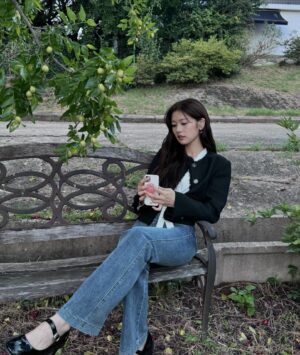 Jeong So-min Instagram - 여름이 지나가는 날🌿
#로엠 #ROEM
#광고