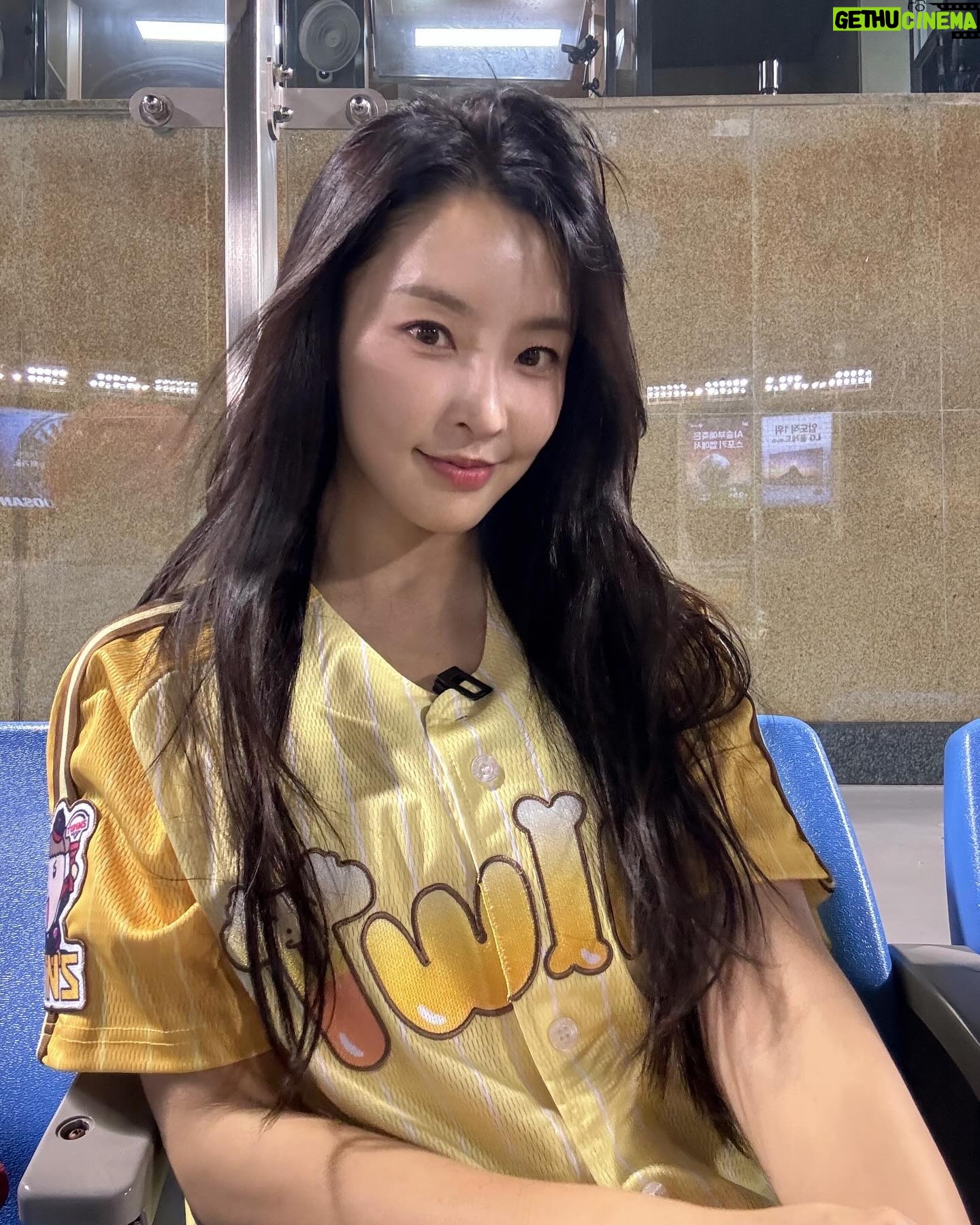 Jeong Yu-mi - 9.5K Likes - 가르쳐주신 선수분들께서 하지말라셨던 두가지..
조급하게 던지지 말고 땅으로만 안 던지시면 된다..하셨는데 그 두가지를 다 했…😓죄송해요. 마음만은 진짜였어요.🥲
그래도, 무적엘지야. 남은 경기 다 승리하시라!💪🏼⚾️
@lgtwinsbaseballclub
#티빙#우씨왕후#그유미말고