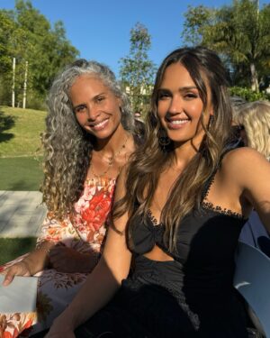 Jessica Alba Instagram - Congratulations to the #Warrens ☺️💒💍 Last weekend we celebrated my sweet brother in law Grayson marrying his beautiful wife Tori 🫶🏽 The day was filled with so much love, happy tears, touching speeches, and of course, a dance party of all ages 💃🏽🕺🏾 Wishing you two a lifetime of happiness - congrats! 🥳🍾 #TheWarrens #FBF